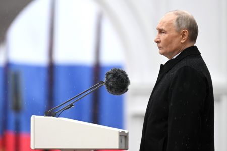 Vladimir Putin: İkinci Dünya müharibəsi ilə bağlı həqiqət öz siyasətini riyakarlıq üzərində quranlara mane olur
