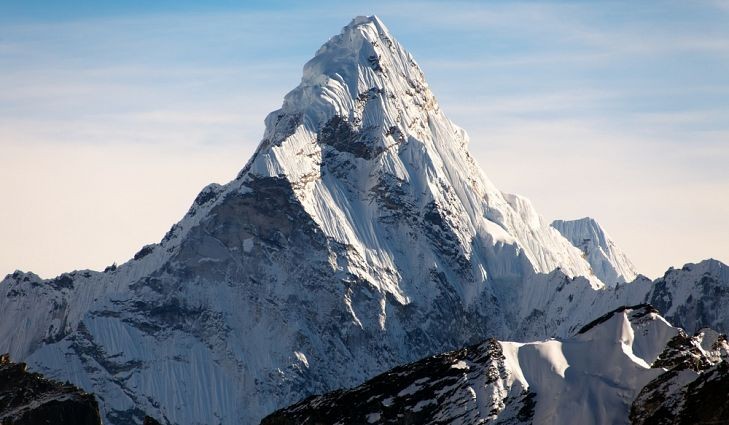 "Everest dağı" Çin ilə hansı ölkənin sərhədləri arasındadır?