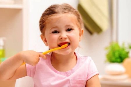 Uşaqlarda diş fırçalamaq vərdişi necə formalaşdırılmalıdır?