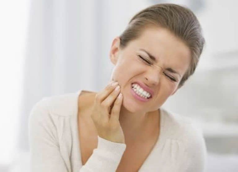 Dişlərin qıcırdamasına nə səbəb olur?