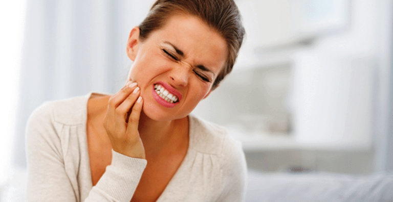 Evdə diş ağrısını necə kəsmək olar?