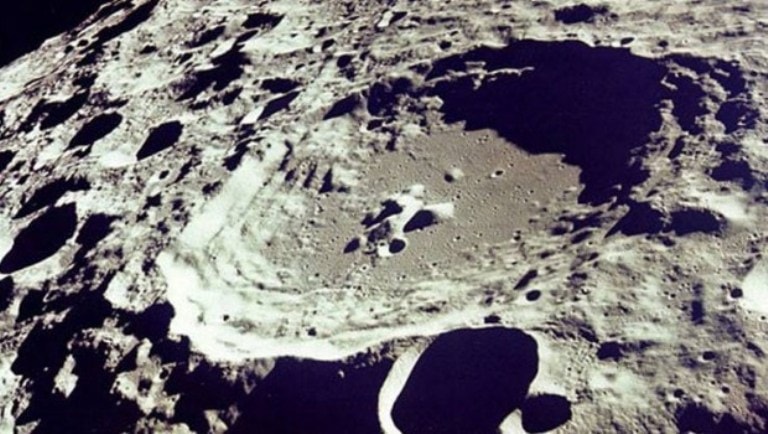 Günəş sistemindəki ən böyük krater Ayda yerləşir