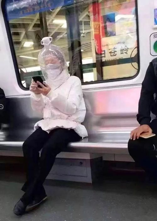 korona virus metroda gülməli şəkil