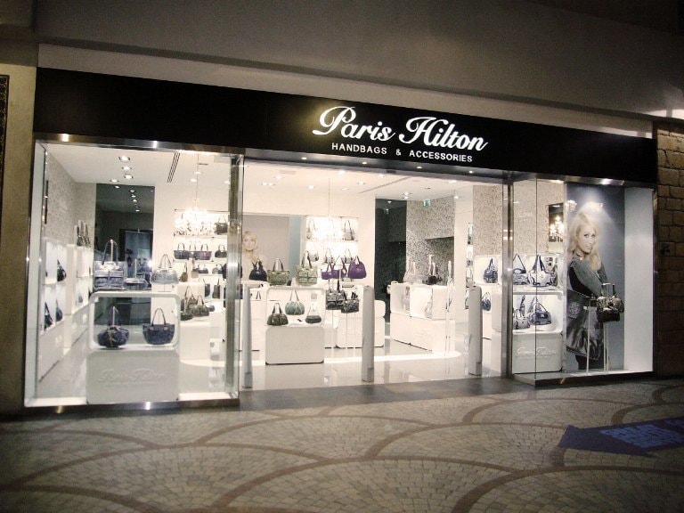 Paris Hilton ətir mağazası