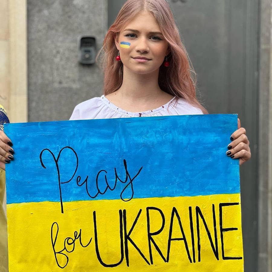 Rəsimli Ukraynaya dəstək sözləri