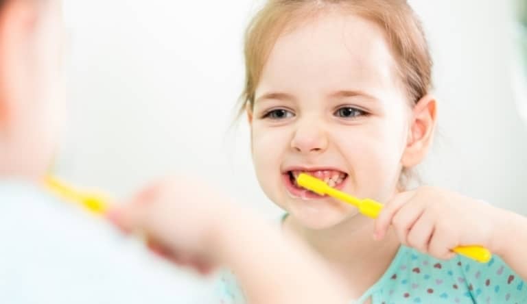 Uşaqlarda diş fırçalamaq vərdişləri